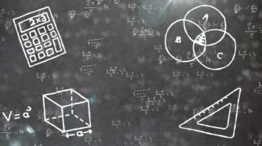 Matematiksel denklemlere karşı siyah zemin üzerinde çoklu matematik konsepti simgeleri. Okula ve eğitim konseptine dönüş