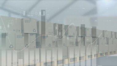 Depodaki taşıma bantlarındaki kutuların üzerinden finansal veri işleme animasyonu. küresel sevkiyat, dağıtım ve bağlantılar konsepti dijital olarak oluşturulmuş video.