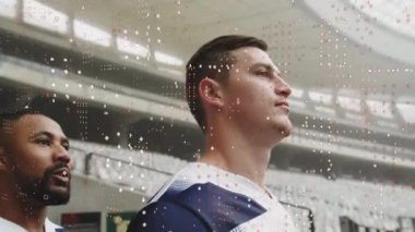 Stadyumdaki erkek rugby oyuncularının üzerindeki beneklerin canlandırması. global spor, fitness ve veri işleme konsepti dijital olarak oluşturulmuş video.