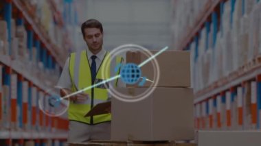 Depo panolarını kontrol eden beyaz erkek yöneticiler üzerinde dijital ikonlar ağı. lojistik ve ulaşım sektörü kavramı