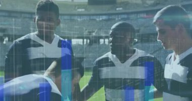 Spor stadyumundaki ragbi oyuncularının istatistik ve veri işleme animasyonları. spor, rekabet ve veri işleme kavramı dijital olarak oluşturulmuş video.