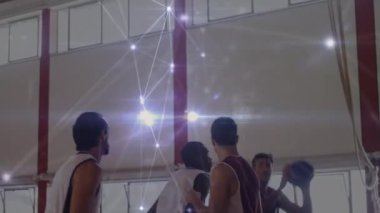 Spor salonundaki basketbol maçında bağlantı ağının animasyonu. global spor, fitness ve veri işleme konsepti dijital olarak oluşturulmuş video.