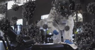 Spor salonunu dezenfektan kullanarak temizleyen bir grup sağlık çalışanının üzerinde yüzen çoklu çoklu covid-19 hücreleri. covid-19 salgınının önlenmesi ve kontrolü için temizlik ve dezenfeksiyon