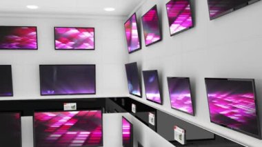 Elektronik mağazasının içinde senkronize video birden fazla televizyon ekranında oynuyor. elektronik ve perakende ticaret teknolojisi kavramı