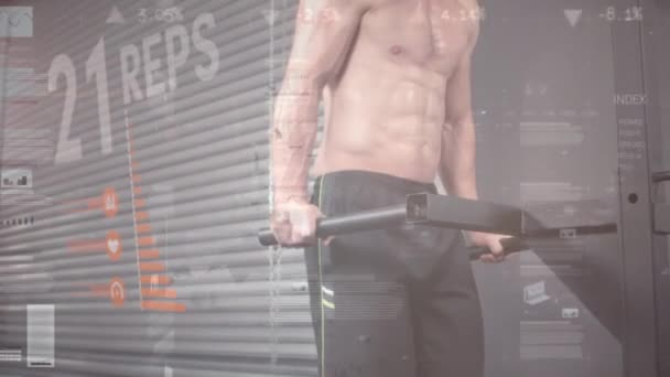 Animatie Van Gegevensverwerking Sterke Man Die Met Fitnesstoestellen Traint Sport — Stockvideo