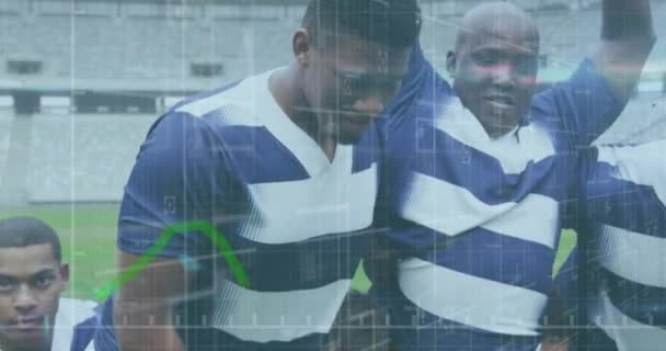 スポーツ競技場でのラグビー選手のための緑のラインとデータ処理のアニメーション スポーツ データ処理の概念デジタルで生成されたビデオ — ストック動画