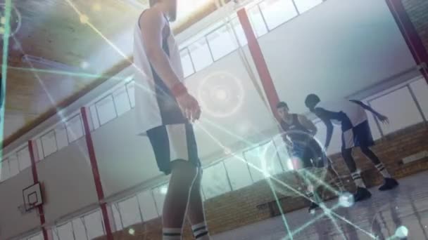 在体育馆的篮球比赛中 联系网络的动画化 全球体育 健身和数据处理概念数码视频 — 图库视频影像