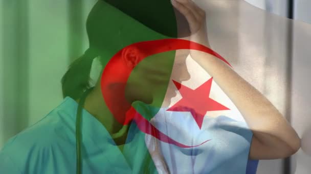 Composición Digital Bandera Algeria Ondeando Sobre Trabajadora Salud Caucásica Estresada — Vídeos de Stock