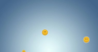 Mavi gradyan üzerinde yüzen birden fazla gülen yüz emojisinin dijital animasyonu. ifade ve iletişim kavramı