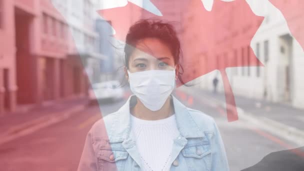 Kanada Asyalı Kadın Portresine Karşı Bayrak Sallıyor Sokakta Maske Takıyor — Stok video
