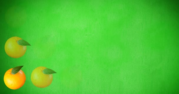 緑の背景に浮かぶシングルオレンジのアニメーション トロピカルフルーツ 夏と休日の概念デジタルで生成されたビデオ — ストック動画