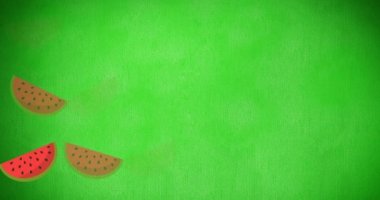 Yeşil arka planda yüzen tek karpuz animasyonu. tropikal meyve, refah, yaz ve tatil konsepti dijital olarak üretilen video.