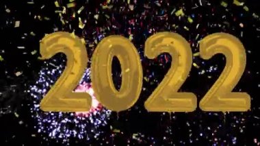 Siyah arka planda uçan ve düşen 2022 balon animasyonu. parti ve kutlama konsepti dijital olarak oluşturulmuş video.