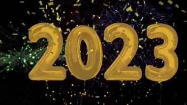 2023 balon, havai fişek ve siyah arka planda düşen konfeti animasyonu. parti ve kutlama konsepti dijital olarak oluşturulmuş video.