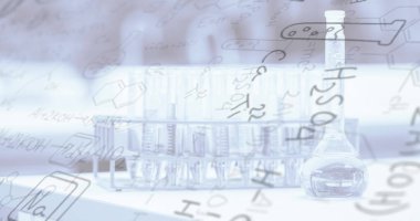 Kimyasal yapılar ve denklemler okul laboratuarında kimya ekipmanları üzerinde yüzüyor. okul ve eğitim kavramı