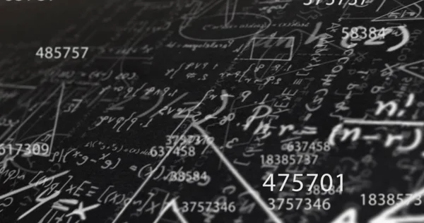 Imagen Digital Números Cambiantes Contra Ecuaciones Matemáticas Sobre Fondo Negro —  Fotos de Stock