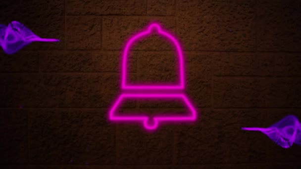 レンガの壁に対するネオンピンクの通知ベルアイコン上の紫色のデジタル波のデジタルアニメーション ソーシャルメディアネットワークとテクノロジーの概念 — ストック動画