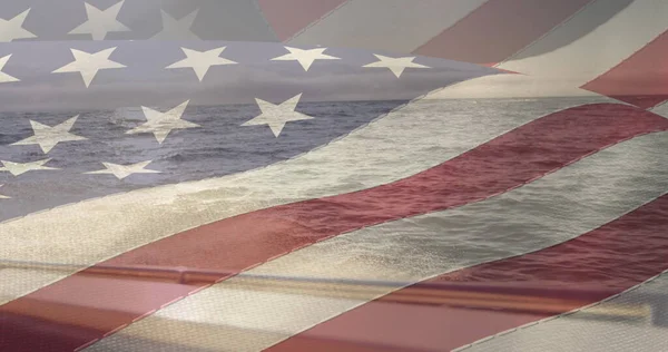 Американський Прапор Махає Портреті Океану Човна Незалежність Америки Концепція Святкування — стокове фото