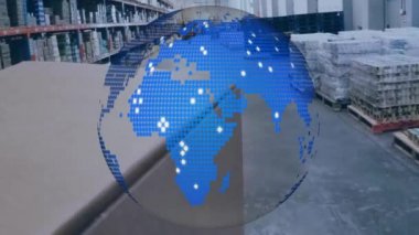 Arka plandaki depoya karşı dönen kürenin dijital bileşimi. lojistik ve ulaşım iş teknolojisi kavramı