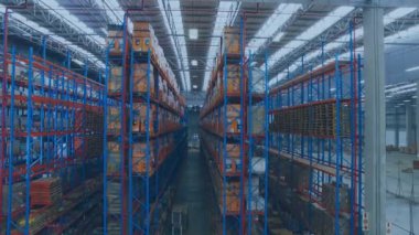 Deponun havadan görüntüsüne karşı yüzen bağlantılar ağı. lojistik ve ulaşım iş teknolojisi kavramı