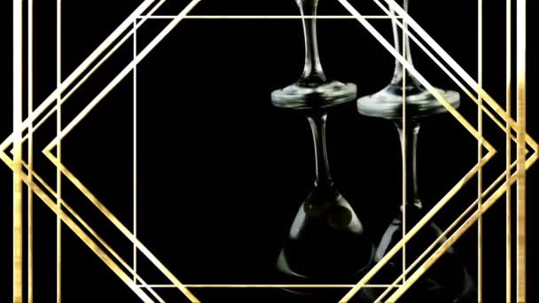 Золота Рамка Дизайну Візерунка Над Оливками Двох Коктейльних Келихах Чорному — стокове відео