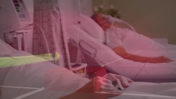 統計データ処理と心拍数モニターは 病院のベッドで原因アジアの男性患者を監視します 医療と医療技術の概念は — ストック動画