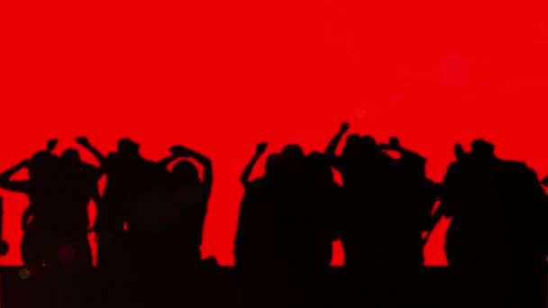 赤を背景に踊っている人々のシルエットの上に光の黄色のスポットのデジタルアニメーション ナイトライフとディスコのコンセプト — ストック動画