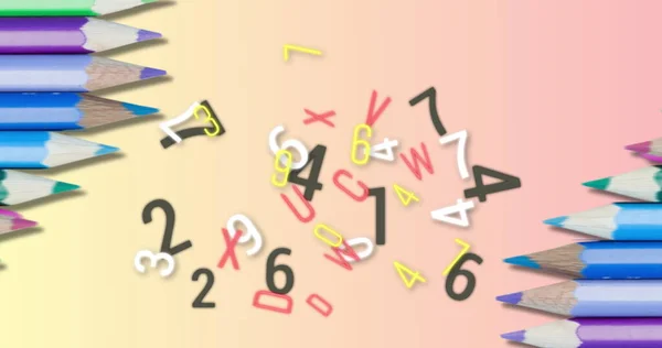 Lápices Colores Contra Múltiples Números Cambiantes Alfabetos Sobre Fondo Rosa — Foto de Stock