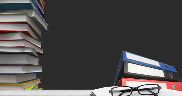Imagem Digital Óculos Pilha Livros Contra Vários Números Alfabetos Flutuando — Fotografia de Stock