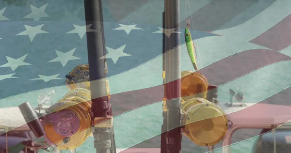 Bandera Americana Ondeando Contra Vista Cerca Dos Cañas Pescar Barco — Foto de Stock