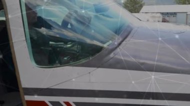 Özel bir uçakta oturan Kafkasyalı pilota karşı olan bağlantılar ağı. Havacılık ve uçuş konsepti