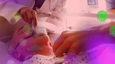 Kadın hastaya oksijen maskesi takan doktorlara karşı Coperid-19 hücreleri ve istatistiksel veri işleme. Sağlık ve tıbbi teknoloji kavramı