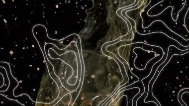 Topografi ve konfeti çileğin üstüne düşüp bir kadeh şampanyaya düştü. Yeni yıl kutlaması ve gece hayatı konsepti