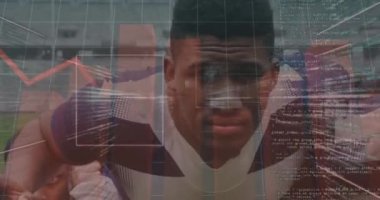 Kırmızı grafikler veri işleme ve erkek rugby oyuncuları takımına karşı ızgara ağı üzerinden hareket ediyor. Bilgisayar arayüzü ve spor teknolojisi kavramı