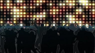 Sarı ışıklara karşı dans eden insanların siluetinin üzerindeki ışık izlerinin dijital animasyonu. gece hayatı ve disko konsepti