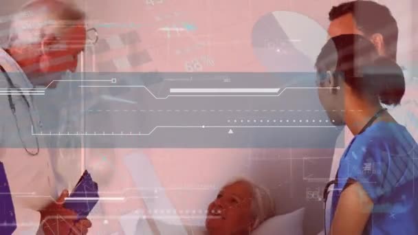 Обработка Статистических Данных Над Командой Медицинских Работников Беседующих Старшей Пациенткой — стоковое видео