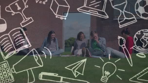 Múltiples Iconos Escolares Contra Grupo Estudiantes Universitarios Hablando Entre Sentados — Vídeos de Stock