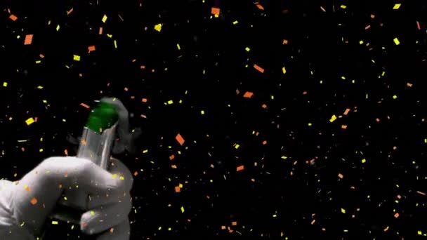 黒を背景にシャンパンボトルを開ける人の中央部に落ちたコンフェッティ 新年のお祝いとナイトライフのコンセプト — ストック動画