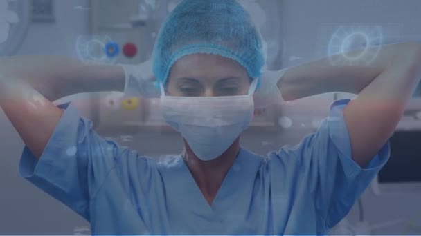 对戴口罩的女医生的数据处理动画 全球医学 医疗保健和技术概念数码视频 — 图库视频影像