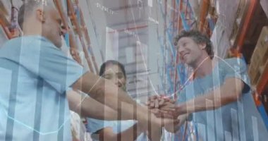 Depoda çalışan insanların veri işleme animasyonları. küresel sevkiyat, dağıtım ve bağlantılar konsepti dijital olarak oluşturulmuş video.