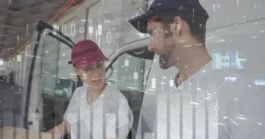 Karton kutularla dağıtım yapan adamın istatistiklerinin animasyonu. küresel sevkiyat, veri işleme ve bağlantılar konsepti dijital olarak oluşturulmuş video.