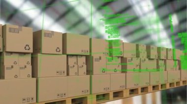Arkadaki taşıma bandındaki karton kutuların üzerinde veri işleme animasyonu. küresel gönderim ve bağlantılar konsepti dijital olarak oluşturulmuş video.  