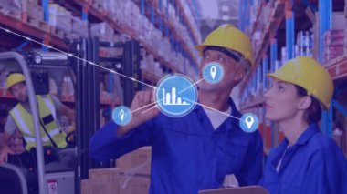 Depoda çalışan insanlar üzerindeki simgelerle bağlantılı ağların animasyonu. küresel gönderim ve bağlantılar konsepti dijital olarak oluşturulmuş video.