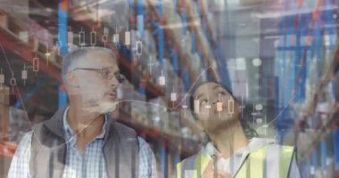 Depoda çalışan insanların veri işleme animasyonları. küresel sevkiyat, dağıtım ve bağlantılar konsepti dijital olarak oluşturulmuş video.