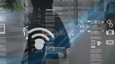 Veri işleme sistemli ekranlar, iş adamının el arabasıyla yürüyen alt kesimine karşı. küresel iş ve bilgisayar arayüzü teknolojisi kavramı