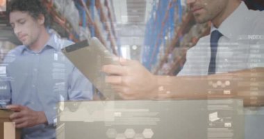 Depoda çalışan insanların veri işleme animasyonları. küresel sevkiyat, dağıtım ve bağlantılar konsepti dijital olarak oluşturulmuş video.