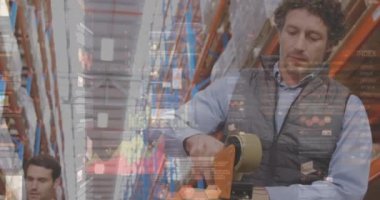 Depoda çalışan insanların veri işleme animasyonları. küresel sevkiyat, dağıtım ve bağlantılar konsepti dijital olarak oluşturulmuş video.