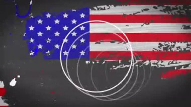 Yuvarlak kırmızı pankartta Amerikan bayrağı grunge tasarımına karşı artan rakamlar gri arka planda. Amerika 'nın bağımsızlık kutlamaları