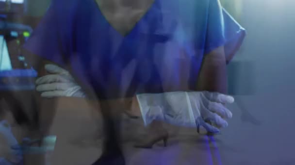 Porträt Einer Gesundheitshelferin Mit Gesichtsmaske Krankenhaus Gegen Den Zeitraffer Von — Stockvideo