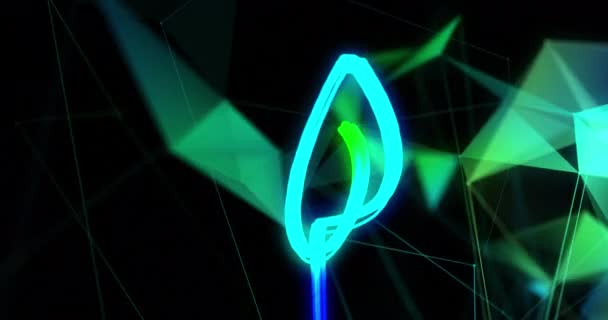 青と緑の光の歩道と輝く形のアニメーションは黒の背景に移動します 動きエネルギー接続の背景概念デジタルで生成されたビデオ — ストック動画